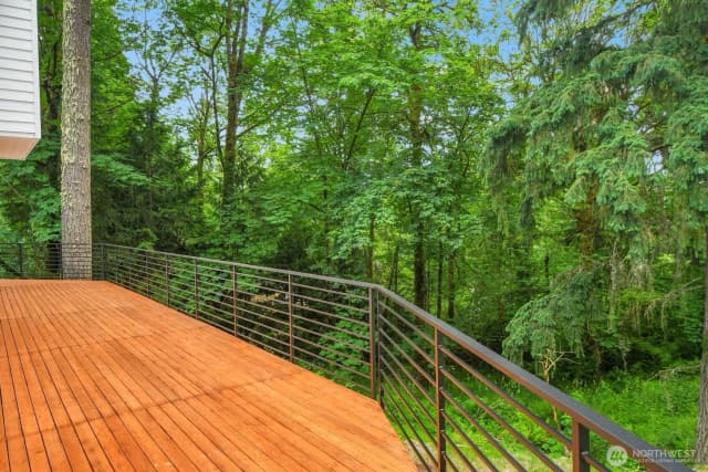 Property photo for 25043 Se Mirrormont Boulevard, Issaquah photo 4