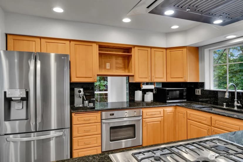Property photo for 25043 Se Mirrormont Boulevard, Issaquah photo 12