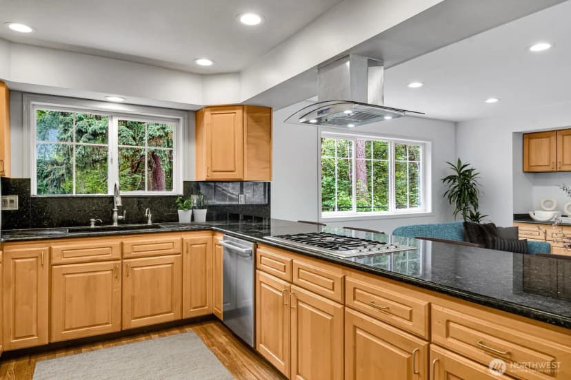 Property photo for 25043 Se Mirrormont Boulevard, Issaquah photo 11