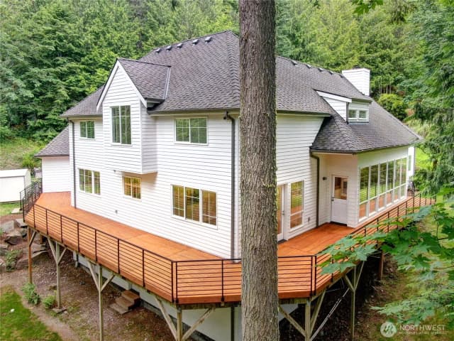 Property photo for 25043 Se Mirrormont Boulevard, Issaquah photo 2