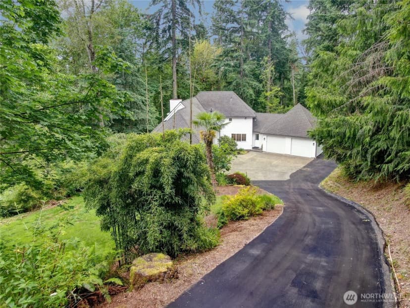 Property photo for 25043 Se Mirrormont Boulevard, Issaquah photo 3
