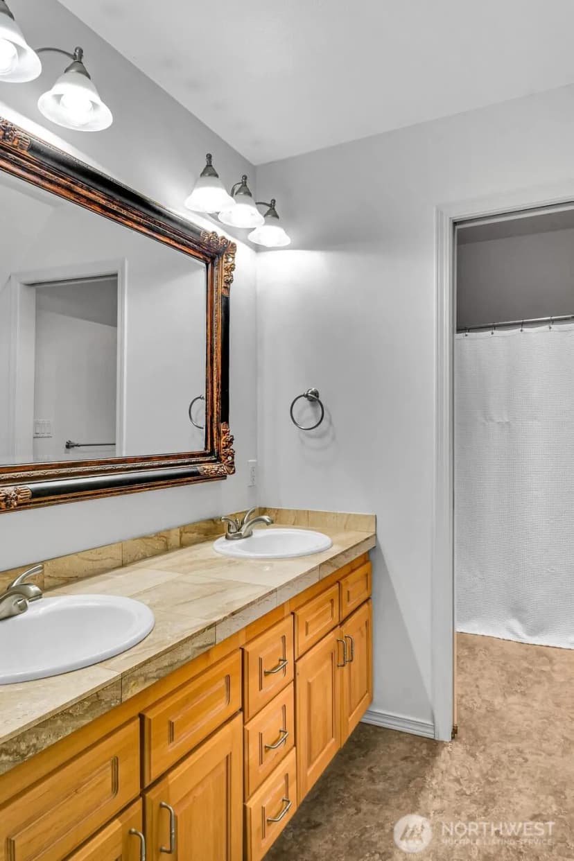 Property photo for 25043 Se Mirrormont Boulevard, Issaquah photo 24