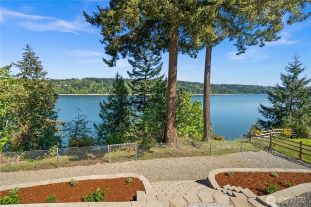Property photo for 7295 Navajo Trail Ne, Bremerton photo 3