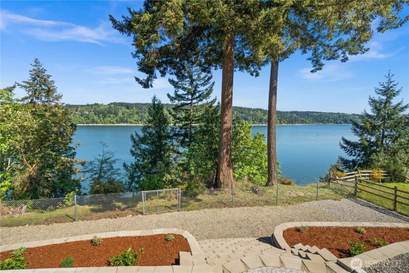 Property photo for 7295 Navajo Trail Ne, Bremerton photo 3