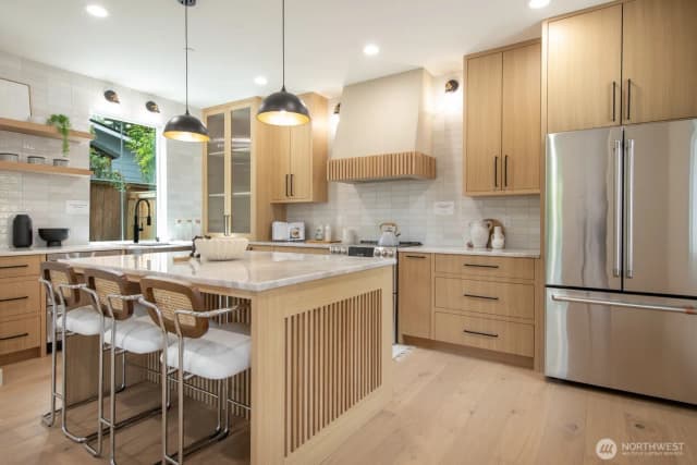 Property photo for 10434 Ne 110th Street #b, Kirkland photo 4