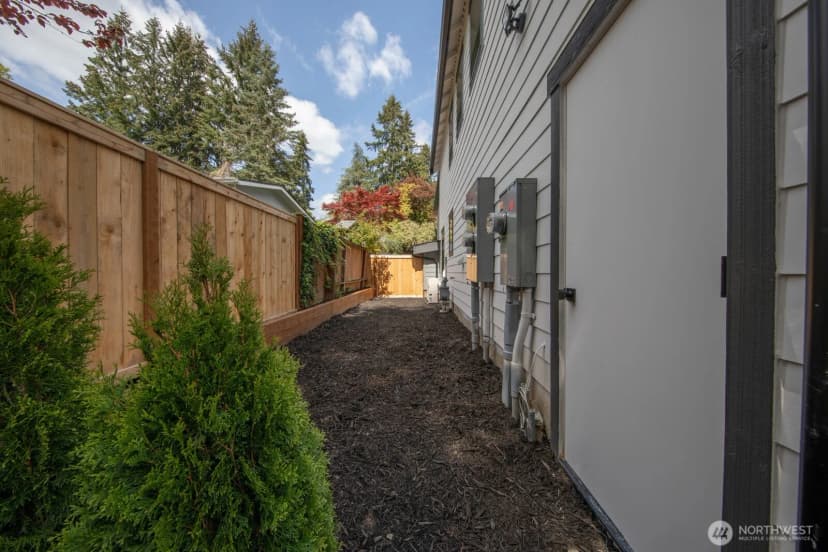 Property photo for 10434 Ne 110th Street #b, Kirkland photo 19