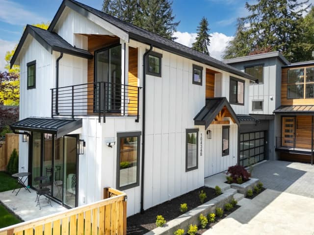Property photo for 10434 Ne 110th Street #b, Kirkland photo 3