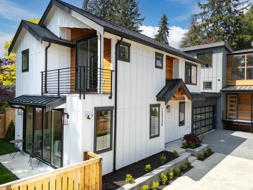 Property photo for 10434 Ne 110th Street #b, Kirkland photo 3