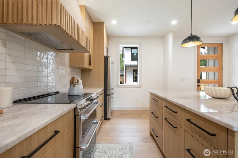 Property photo for 10434 Ne 110th Street #b, Kirkland photo 9