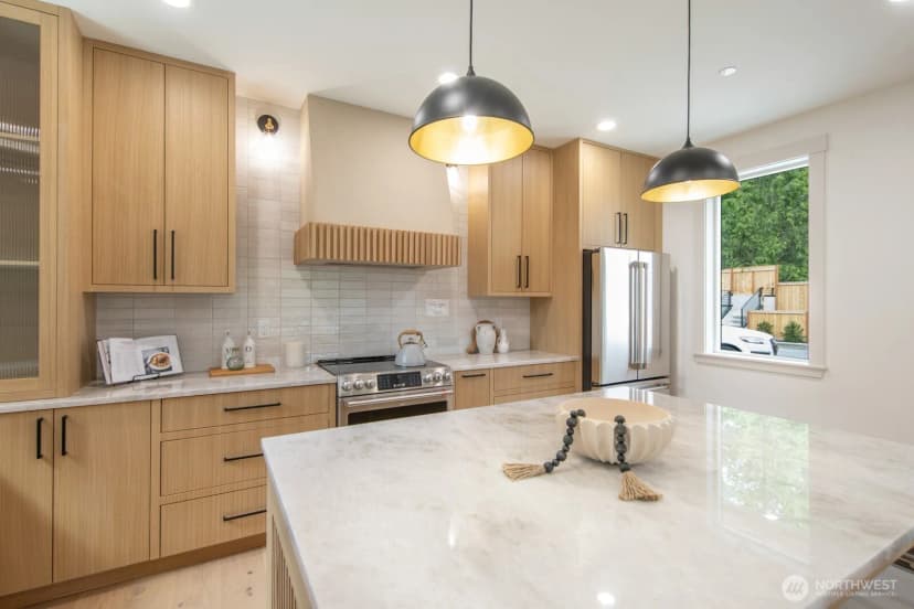 Property photo for 10434 Ne 110th Street #b, Kirkland photo 10
