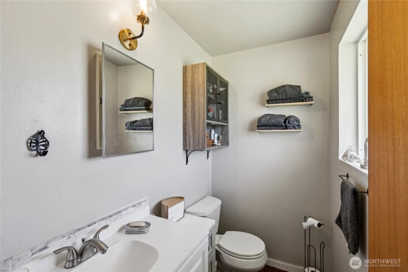 Property photo for 1313 Orchard Loop, Oak Harbor photo 11