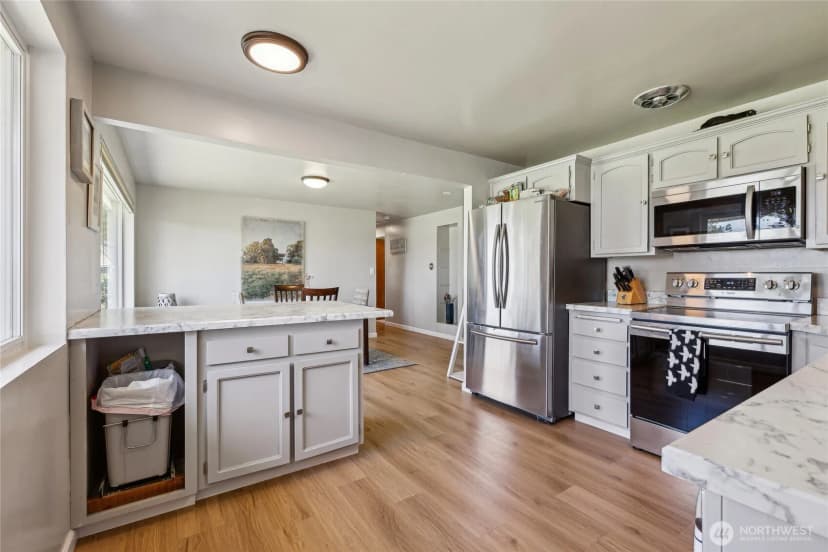 Property photo for 1313 Orchard Loop, Oak Harbor photo 8