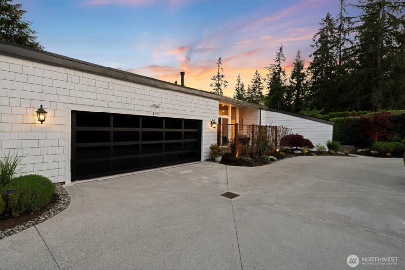 Property photo for 1070 185th Avenue Ne, Bellevue photo 31