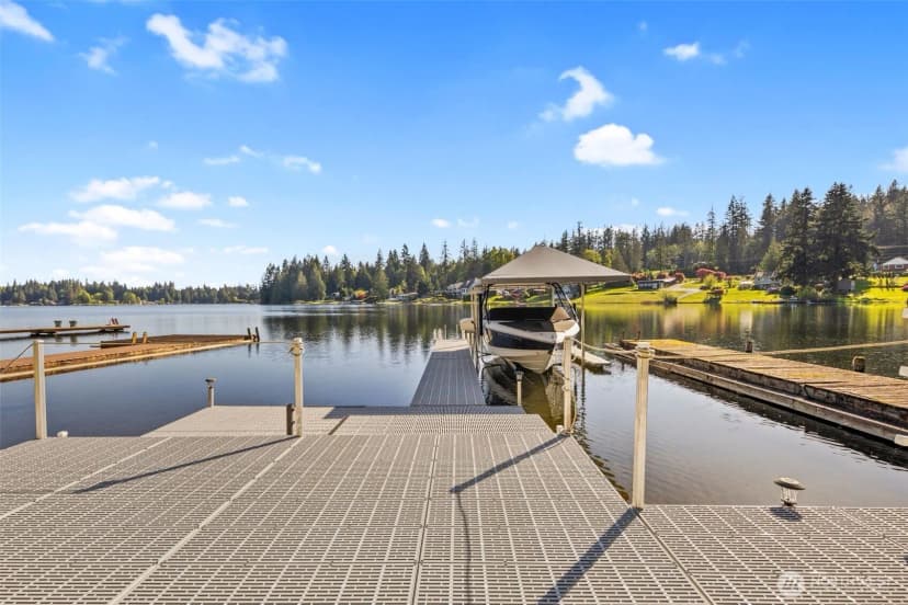 Property photo for 15430 Lakeview Avenue, Stanwood photo 2