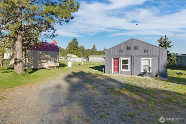Property photo for 11 Ridge Loop Rd, Cle Elum photo 2