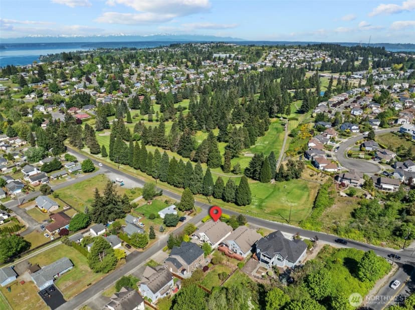 Property photo for 4002 33rd Street Ne, Tacoma photo 3