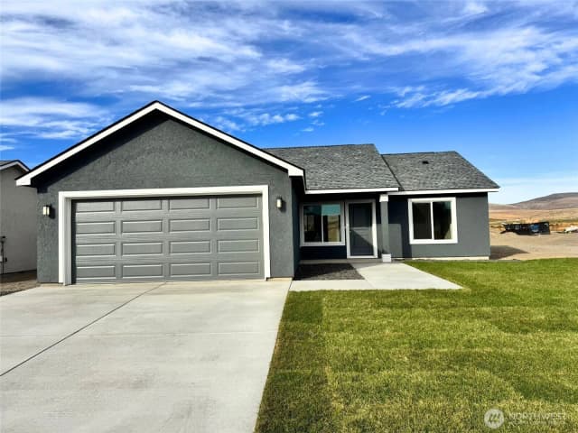 Property photo for 207 Rattray Drive, Mattawa