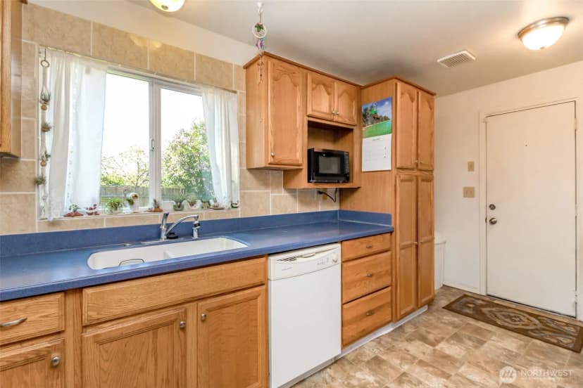 Property photo for 1902 S 17th Street, Tacoma photo 9