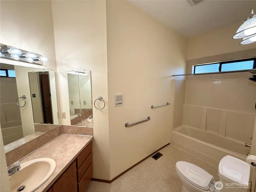 Property photo for 11310 Bingham Avenue E, Tacoma photo 34