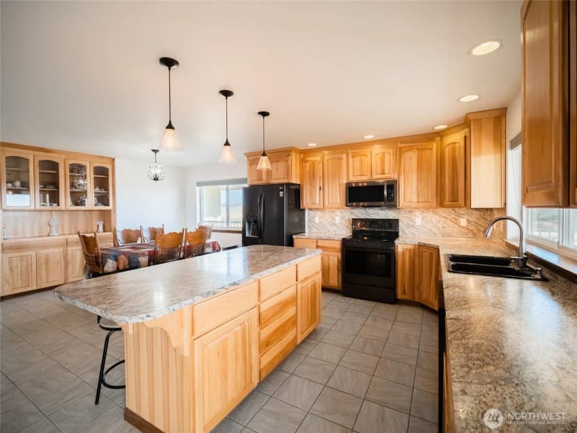 Property photo for 23201 Road 12 Nw, Quincy photo 15