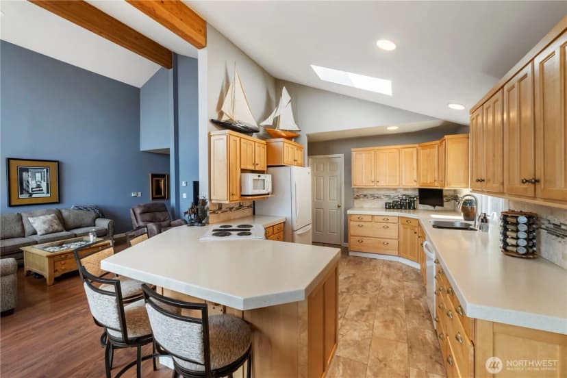Property photo for 11011 Seaview Drive, Anderson Island photo 22
