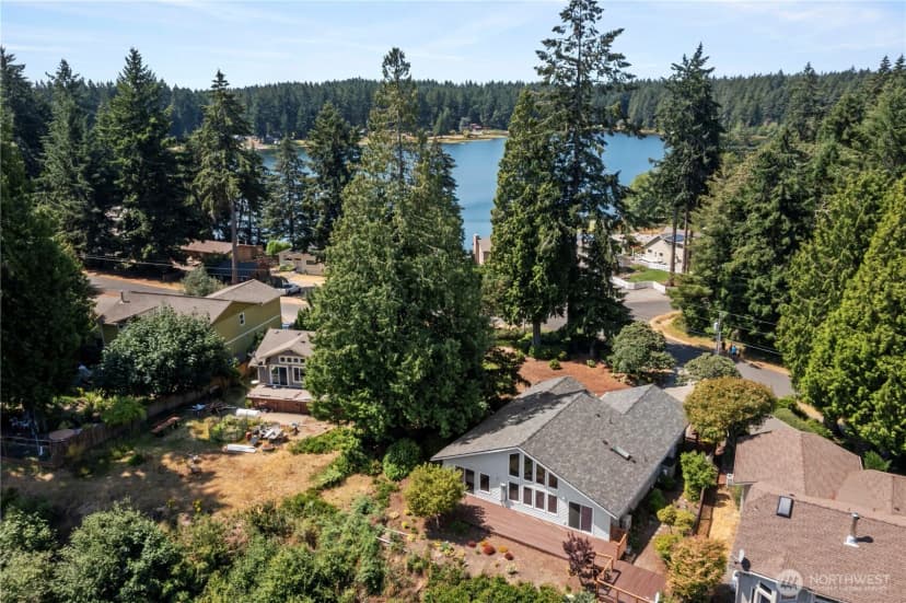 Property photo for 11011 Seaview Drive, Anderson Island photo 9