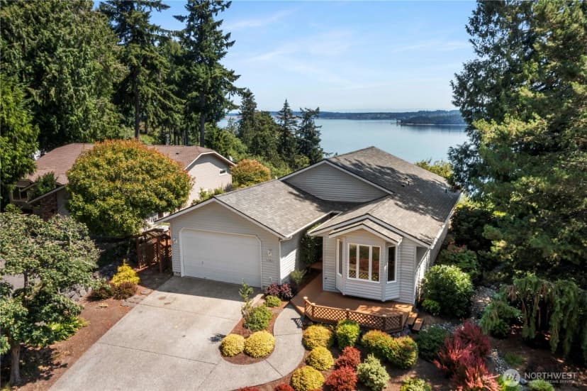 Property photo for 11011 Seaview Drive, Anderson Island photo 2