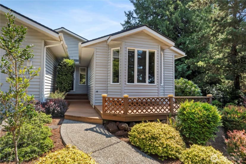 Property photo for 11011 Seaview Drive, Anderson Island photo 12