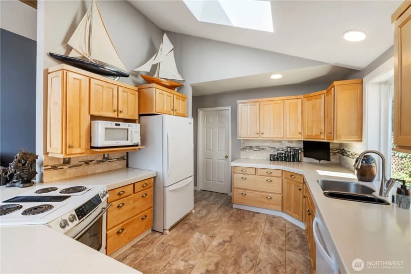 Property photo for 11011 Seaview Drive, Anderson Island photo 23