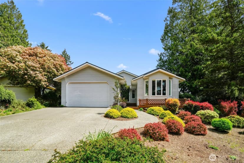 Property photo for 11011 Seaview Drive, Anderson Island photo 4