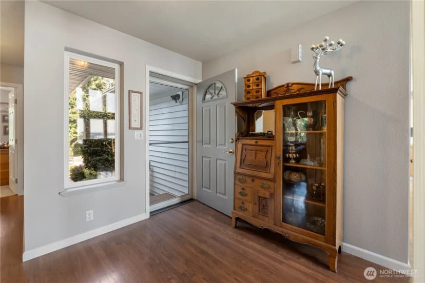 Property photo for 11011 Seaview Drive, Anderson Island photo 13
