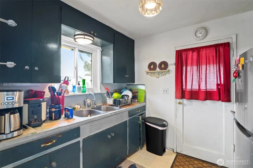 Property photo for 9444 5th Avenue Sw, Seattle photo 11