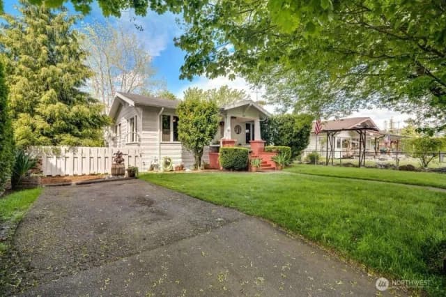 Property photo for 1027 E Main Street, Auburn photo 2