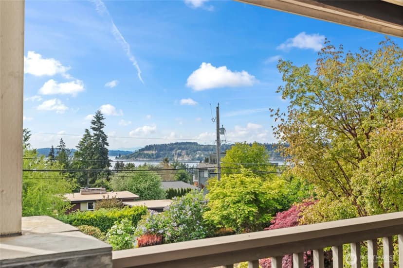 Property photo for 1533 S Sunset Drive, Tacoma photo 4