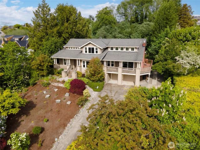 Property photo for 1533 S Sunset Drive, Tacoma photo 2