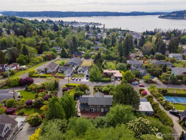 Property photo for 1533 S Sunset Drive, Tacoma photo 3