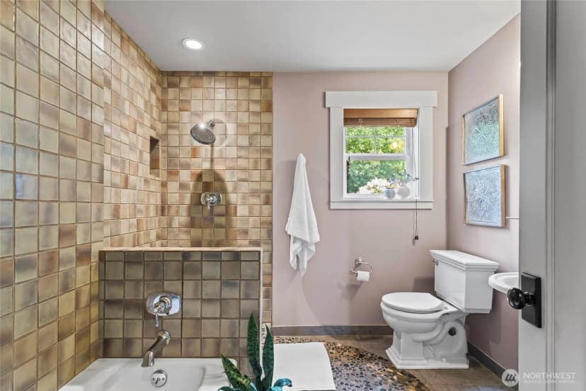 Property photo for 1533 S Sunset Drive, Tacoma photo 32