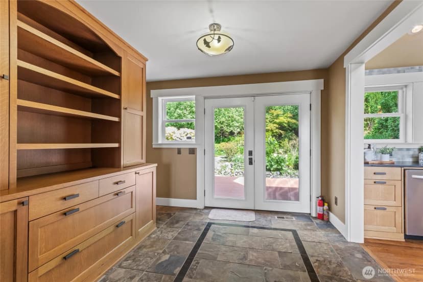 Property photo for 1533 S Sunset Drive, Tacoma photo 17