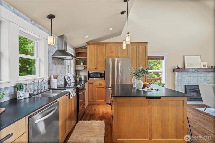 Property photo for 1533 S Sunset Drive, Tacoma photo 8