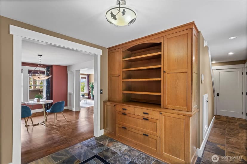 Property photo for 1533 S Sunset Drive, Tacoma photo 16
