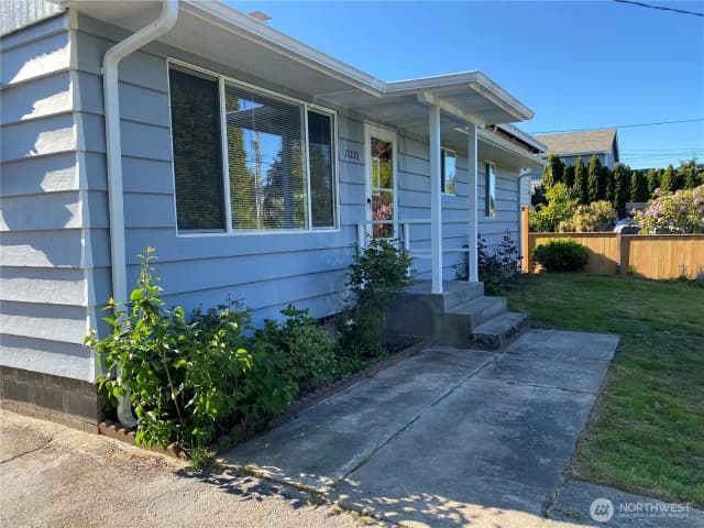 Property photo for 13223 4th Avenue Sw, Burien photo 2