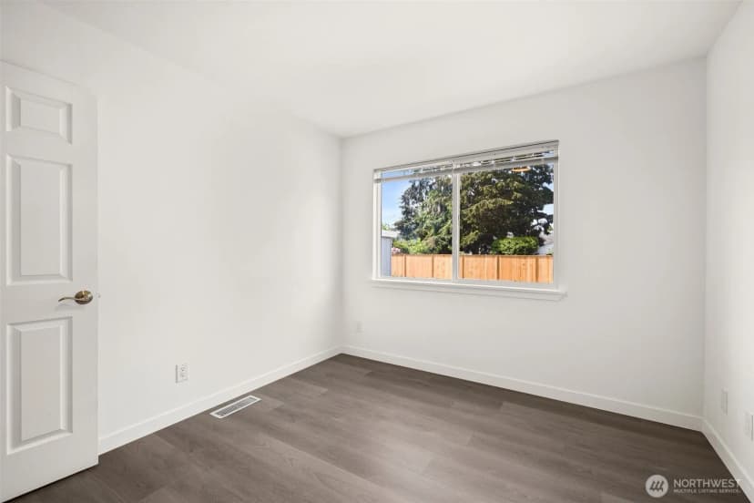 Property photo for 13223 4th Avenue Sw, Burien photo 23