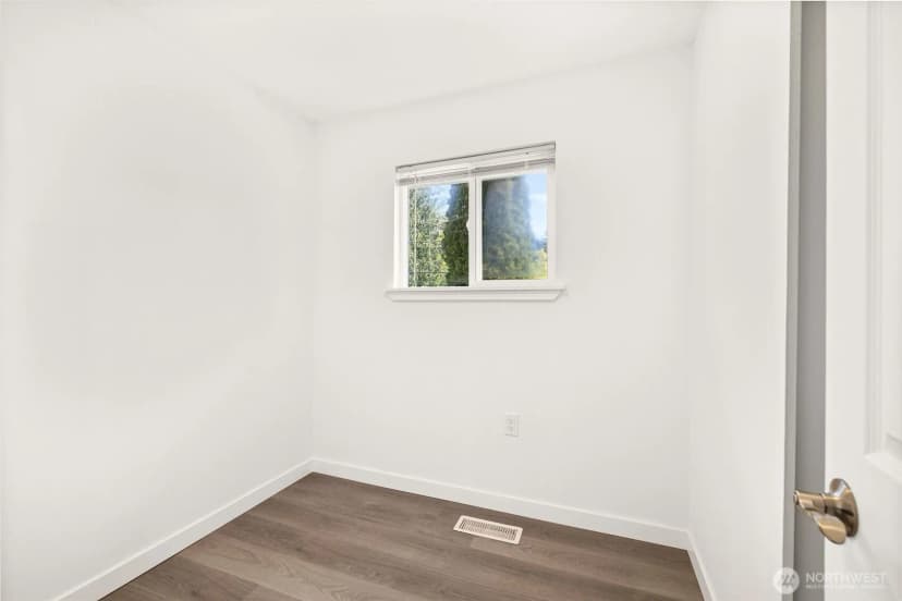 Property photo for 13223 4th Avenue Sw, Burien photo 11