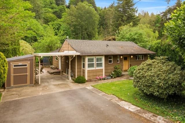 Property photo for 304 Riverview Drive Ne, Auburn