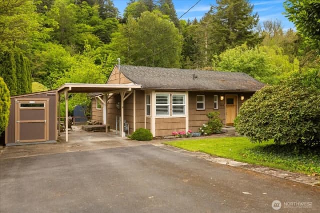 Property photo for 304 Riverview Drive Ne, Auburn photo 2