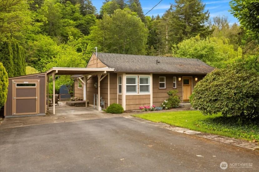 Property photo for 304 Riverview Drive Ne, Auburn photo 2