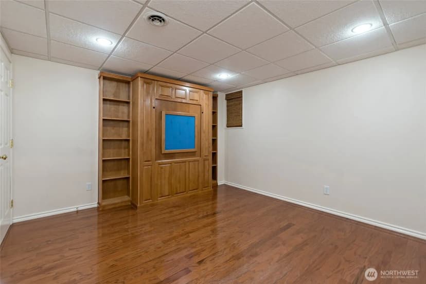 Property photo for 21212 4th Avenue S, Des Moines photo 32