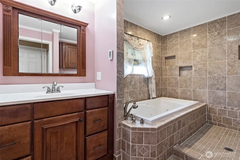 Property photo for 21212 4th Avenue S, Des Moines photo 18