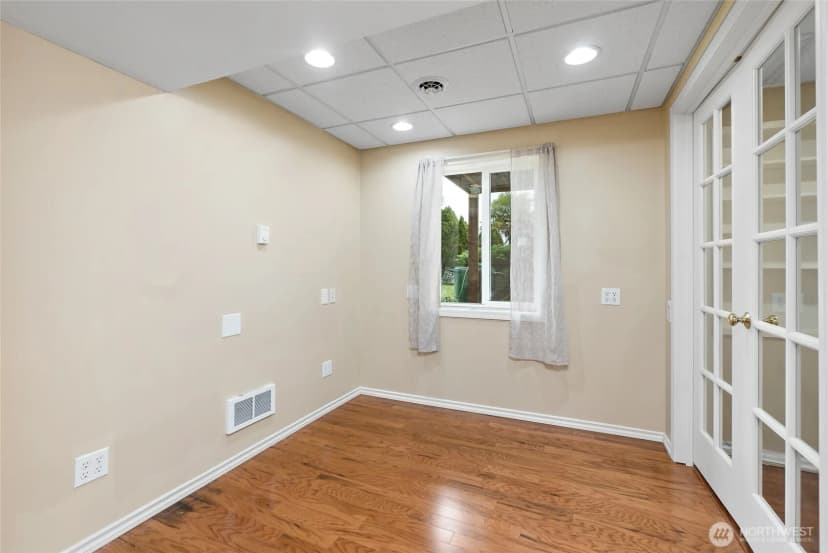 Property photo for 21212 4th Avenue S, Des Moines photo 28