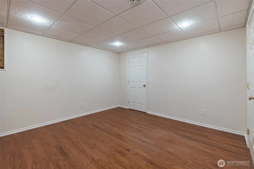 Property photo for 21212 4th Avenue S, Des Moines photo 31